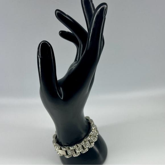 stunning rhinestone statement bracelet - Picture 4 of 5